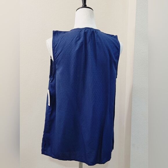 Croft and Barrow Navy Blue Sleeveless Top Front Keyhole 100% Rayon Size M - Picture 3 of 8